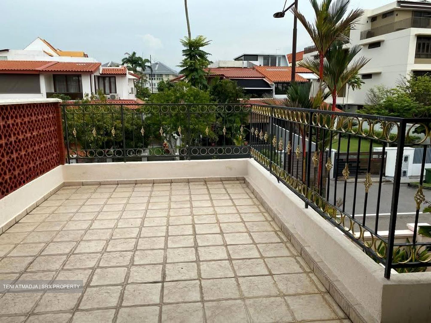 Kew Place (D16), Terrace #571136591
